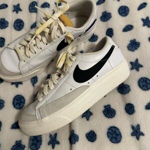 Nike White and Black Women's Sneakers
